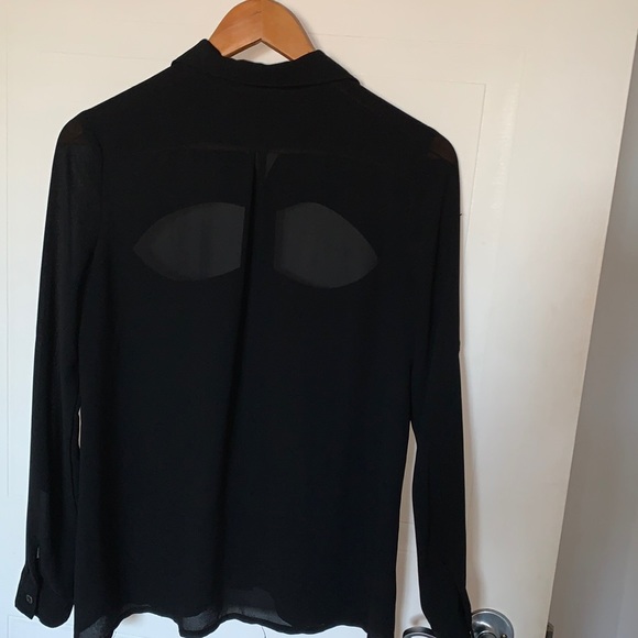 MINKPINK  blouse with cut out around the chest - Picture 4 of 6